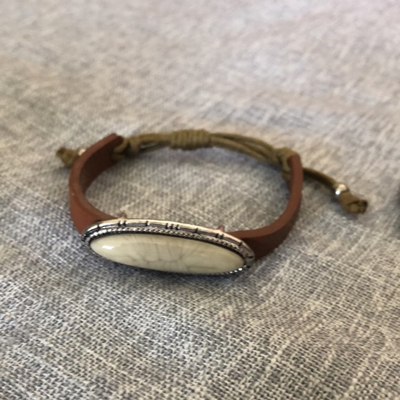 Miscellaneous turquoise and leather bracelets - Picture 2 of 4